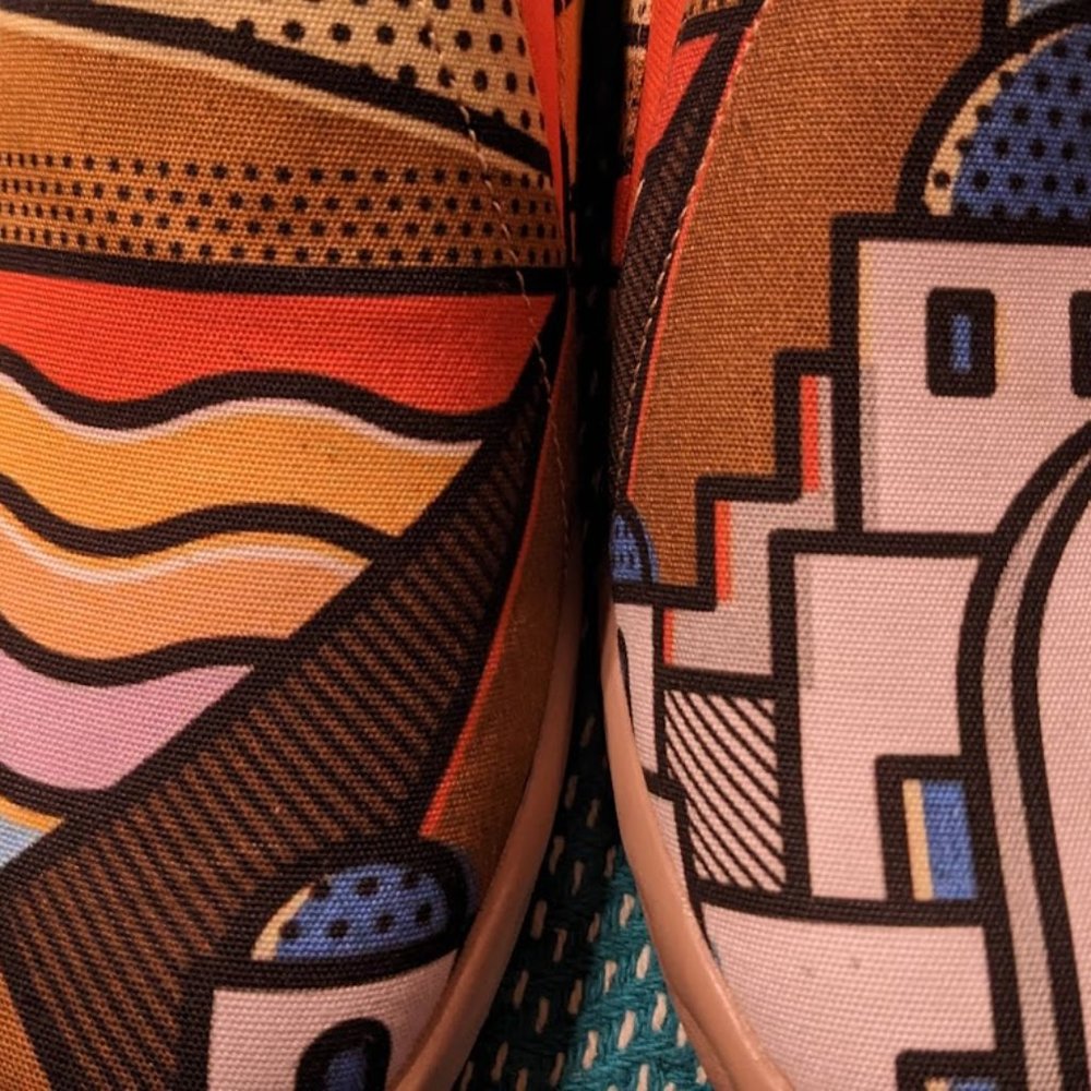 UIN Sunset in Santorini slip on NWT size 6